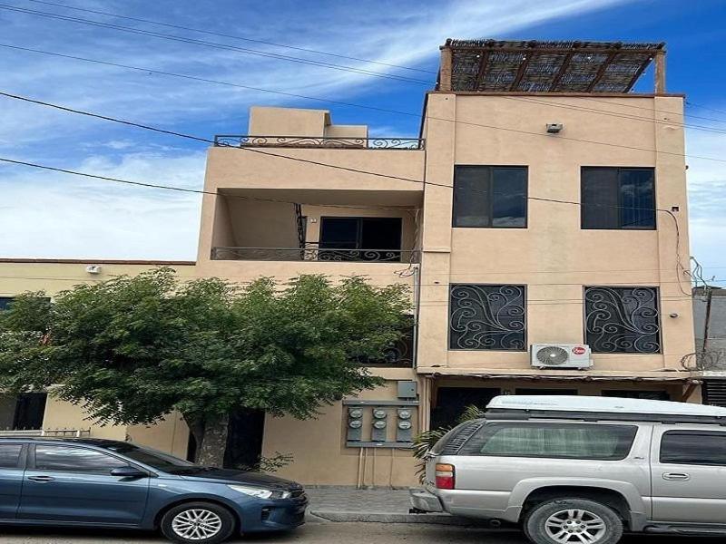Hermoso Edificio Ubicado A Pocas Cuadras Del Malecon De Bcs * La Paz